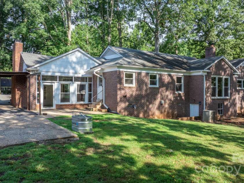 1615 Brentwood Drive, Newton, NC 28658.  MLS# CAR4287870, YatesRealty ID 32054. 