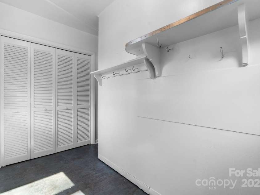 1615 Brentwood Drive, Newton, NC 28658.  MLS# CAR4287870, YatesRealty ID 32054. 