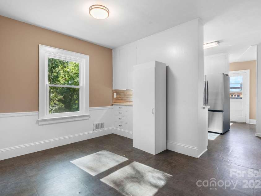 1615 Brentwood Drive, Newton, NC 28658.  MLS# CAR4287870, YatesRealty ID 32054. 