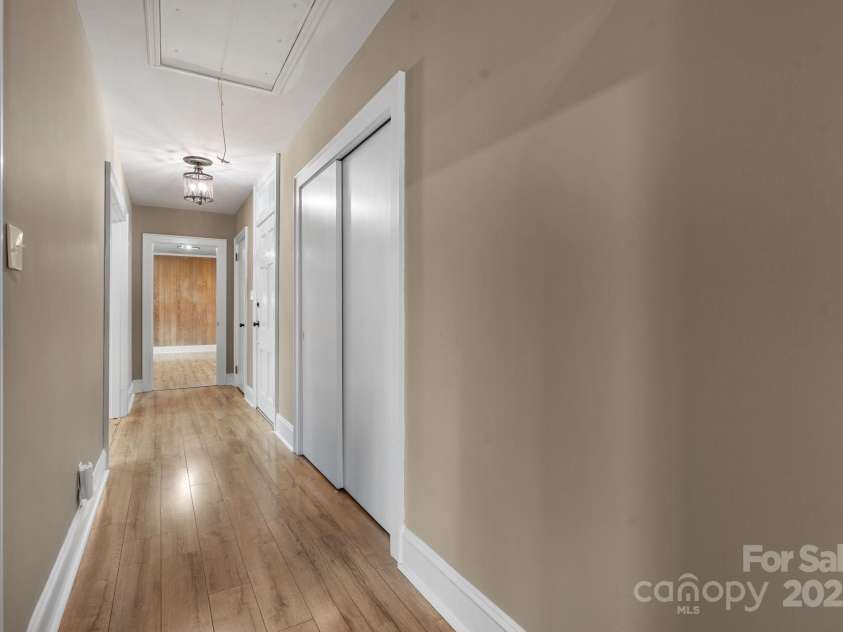 1615 Brentwood Drive, Newton, NC 28658.  MLS# CAR4287870, YatesRealty ID 32054. 