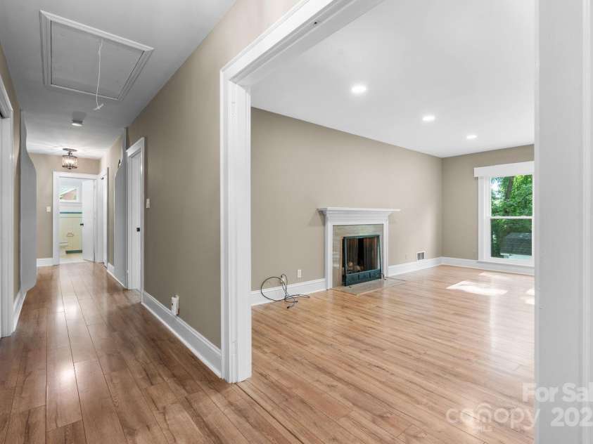 1615 Brentwood Drive, Newton, NC 28658.  MLS# CAR4287870, YatesRealty ID 32054. 