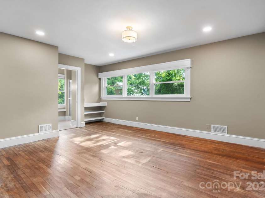 1615 Brentwood Drive, Newton, NC 28658.  MLS# CAR4287870, YatesRealty ID 32054. 