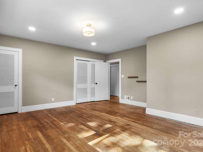 1615 Brentwood Drive, Newton, NC 28658.  MLS# CAR4287870, YatesRealty ID 32054. 