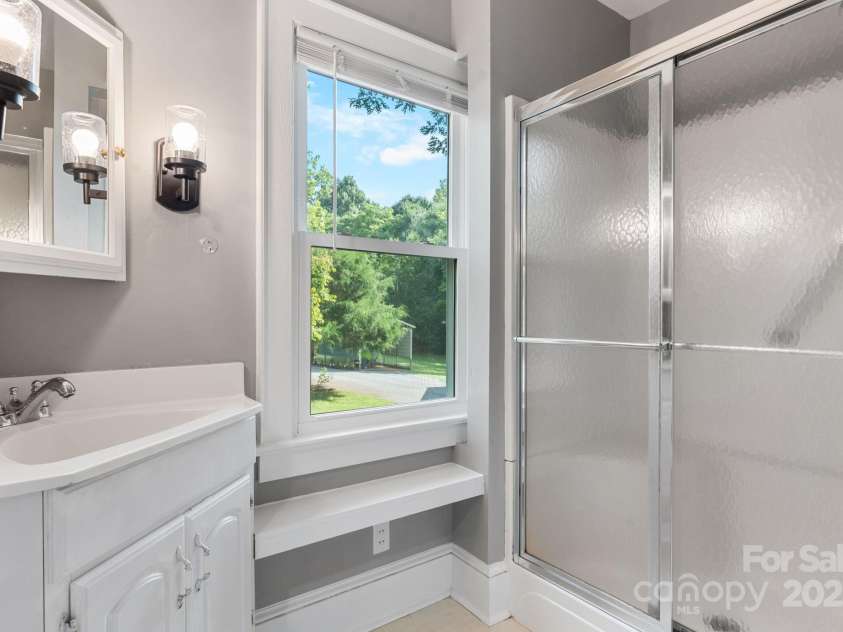 1615 Brentwood Drive, Newton, NC 28658.  MLS# CAR4287870, YatesRealty ID 32054. 