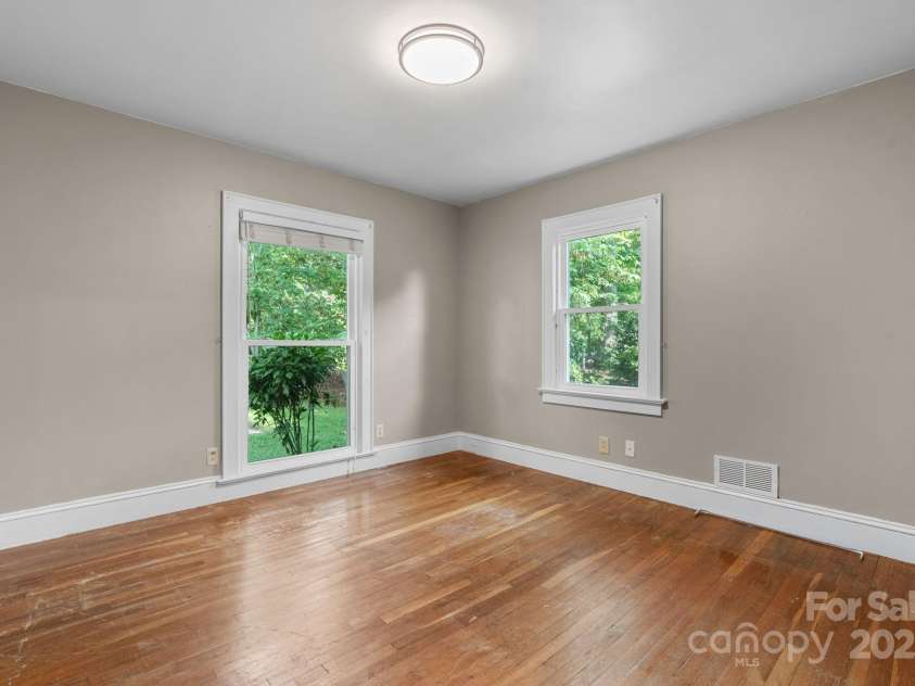 1615 Brentwood Drive, Newton, NC 28658.  MLS# CAR4287870, YatesRealty ID 32054. 