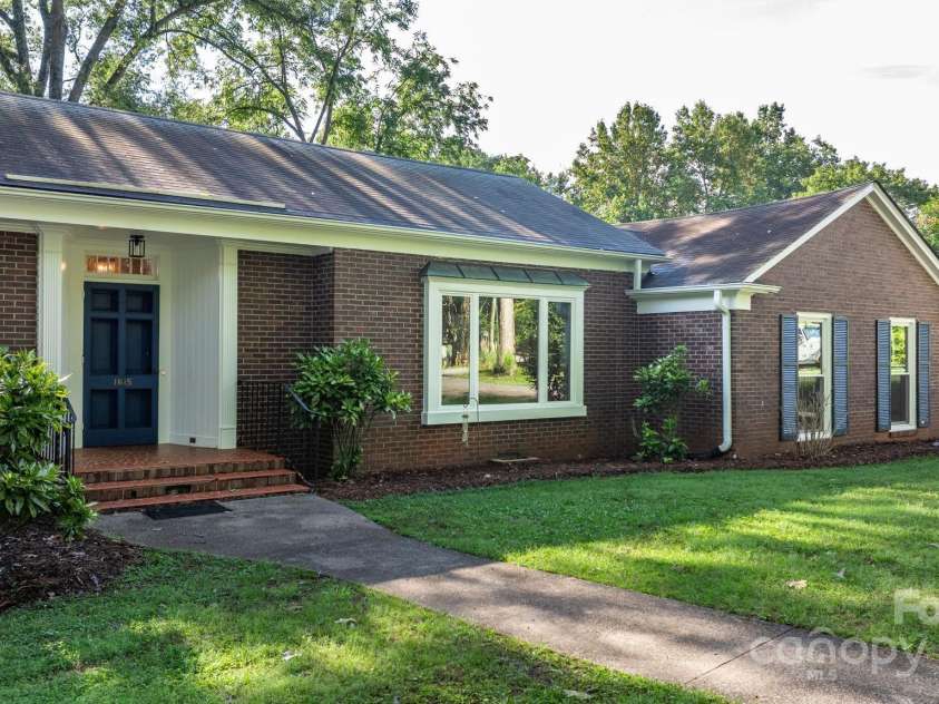 1615 Brentwood Drive, Newton, NC 28658.  MLS# CAR4287870, YatesRealty ID 32054. 