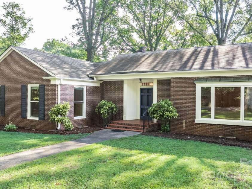 1615 Brentwood Drive, Newton, NC 28658.  MLS# CAR4287870, YatesRealty ID 32054. 