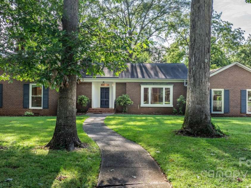 1615 Brentwood Drive, Newton, NC 28658.  MLS# CAR4287870, YatesRealty ID 32054. 