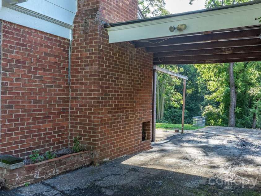 1615 Brentwood Drive, Newton, NC 28658.  MLS# CAR4287870, YatesRealty ID 32054. 