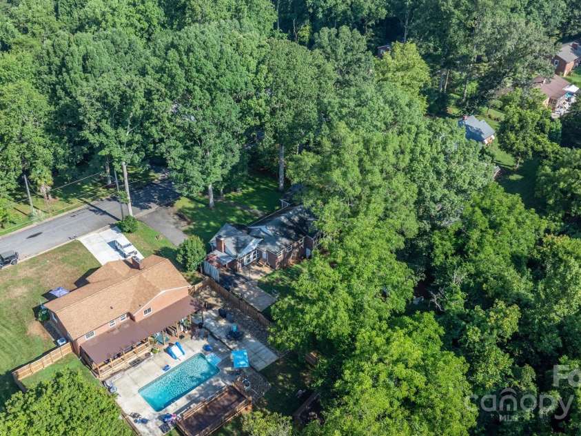 1615 Brentwood Drive, Newton, NC 28658.  MLS# CAR4287870, YatesRealty ID 32054. 