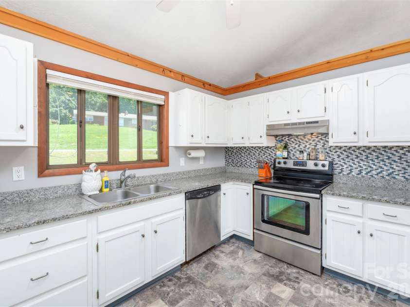 99 Young Drive, Candler, NC 28715.  MLS# CAR4388636, YatesRealty ID 32054. Lots fo Kitchen cabinets
