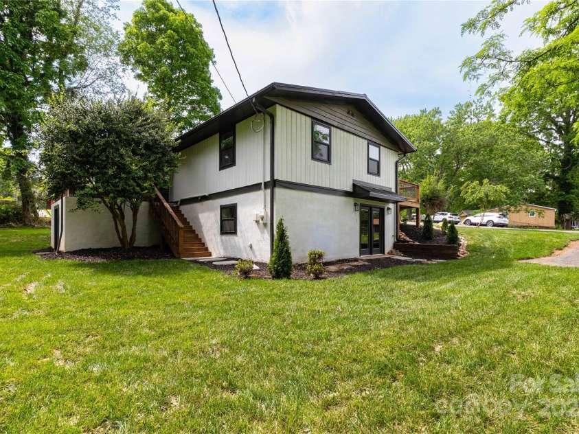 3 High Meadow Road, Asheville, NC 28803.  MLS# CAR4257892, YatesRealty ID 32055. 