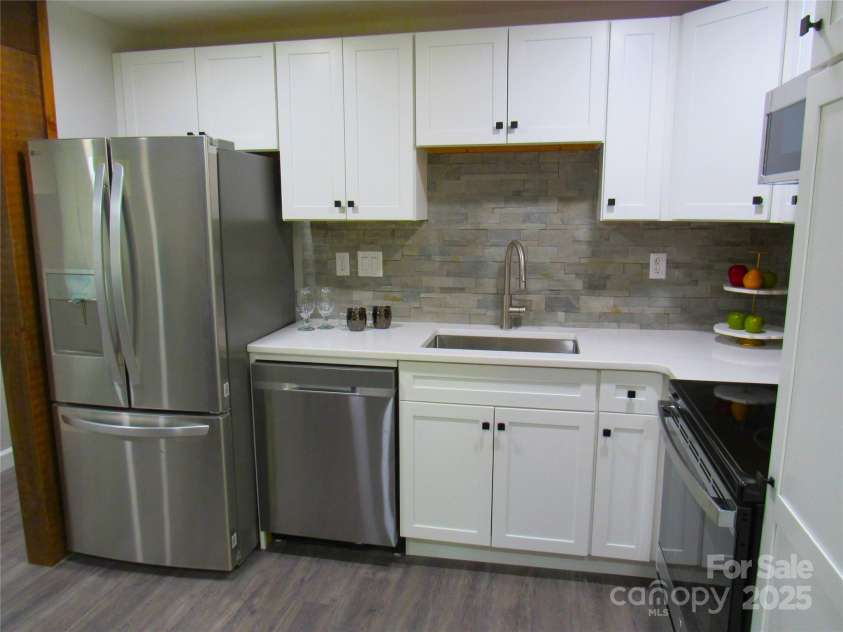 3 High Meadow Road, Asheville, NC 28803.  MLS# CAR4257892, YatesRealty ID 32055. 