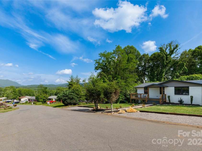 3 High Meadow Road, Asheville, NC 28803.  MLS# CAR4257892, YatesRealty ID 32055. Corner lot