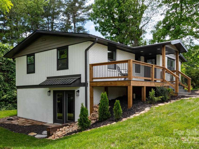 3 High Meadow Road, Asheville, NC 28803.  MLS# CAR4257892, YatesRealty ID 32055. Great remodel in South Asheville