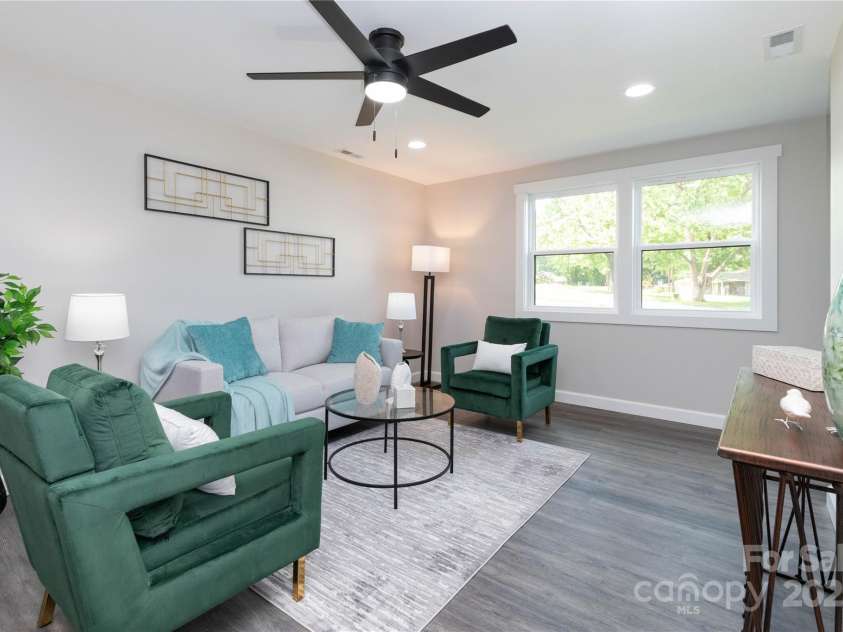 3 High Meadow Road, Asheville, NC 28803.  MLS# CAR4257892, YatesRealty ID 32055. Light and bright living room