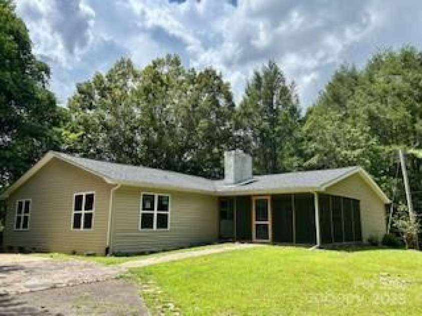 182 US 221 Business Extension, Marion, NC 28752.  MLS# CAR4285191, YatesRealty ID 32058. 