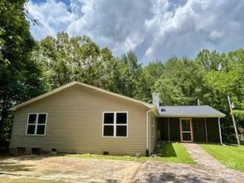 182 US 221 Business Extension, Marion, NC 28752.  MLS# CAR4285191, YatesRealty ID 32058. 