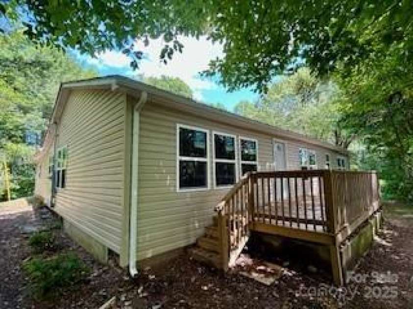 182 US 221 Business Extension, Marion, NC 28752.  MLS# CAR4285191, YatesRealty ID 32058. 