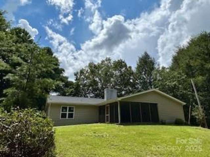 182 US 221 Business Extension, Marion, NC 28752.  MLS# CAR4285191, YatesRealty ID 32058. 