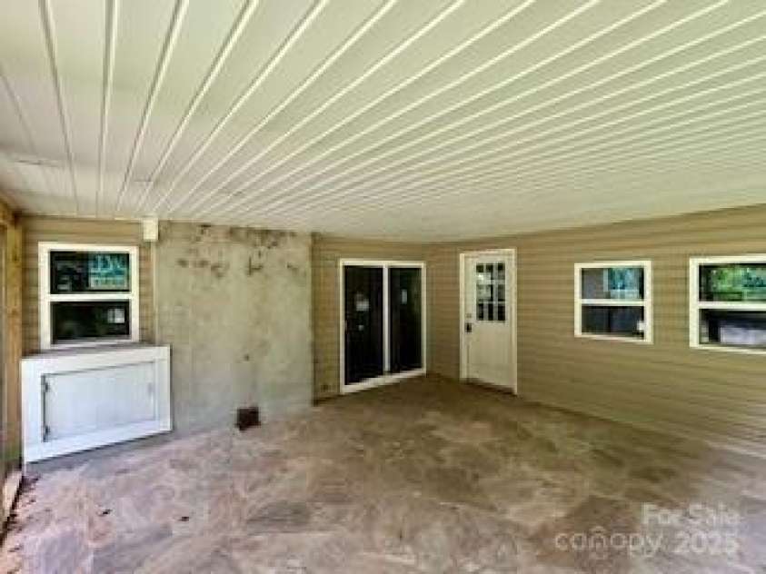 182 US 221 Business Extension, Marion, NC 28752.  MLS# CAR4285191, YatesRealty ID 32058. 