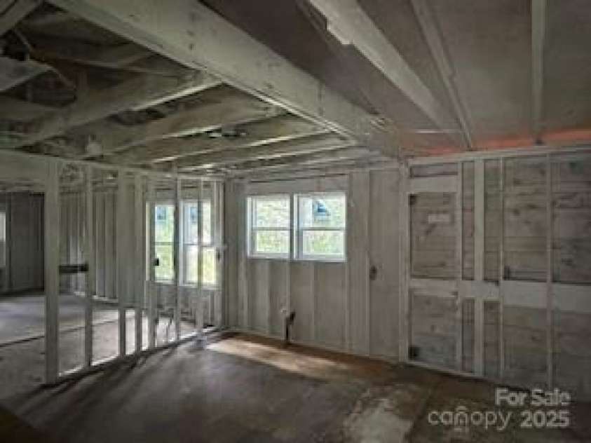 182 US 221 Business Extension, Marion, NC 28752.  MLS# CAR4285191, YatesRealty ID 32058. 