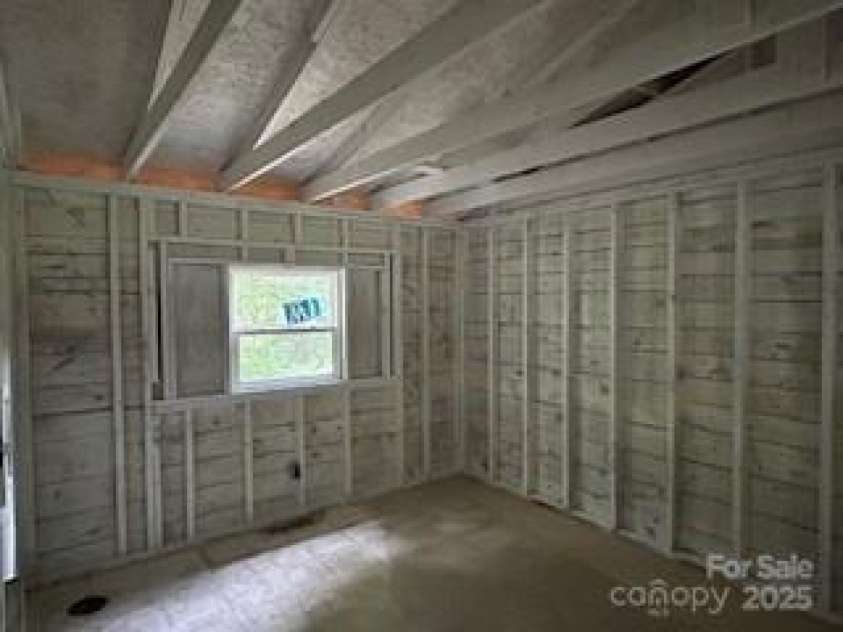 182 US 221 Business Extension, Marion, NC 28752.  MLS# CAR4285191, YatesRealty ID 32058. 