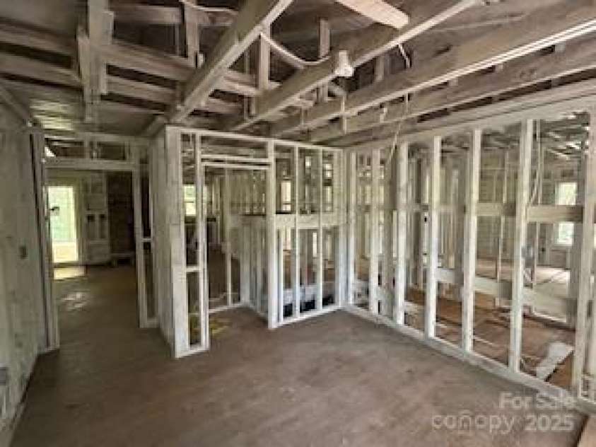 182 US 221 Business Extension, Marion, NC 28752.  MLS# CAR4285191, YatesRealty ID 32058. 