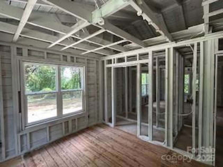 182 US 221 Business Extension, Marion, NC 28752.  MLS# CAR4285191, YatesRealty ID 32058. 