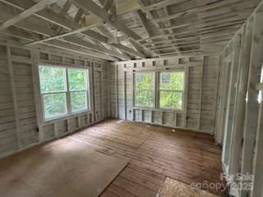 182 US 221 Business Extension, Marion, NC 28752.  MLS# CAR4285191, YatesRealty ID 32058. 