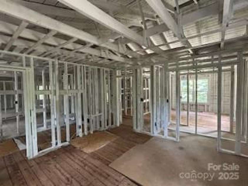 182 US 221 Business Extension, Marion, NC 28752.  MLS# CAR4285191, YatesRealty ID 32058. 