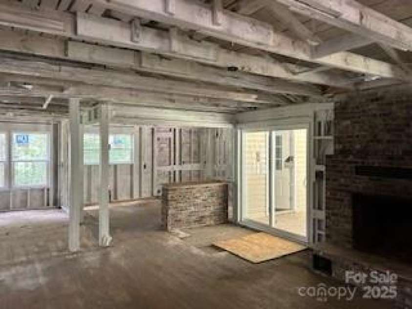 182 US 221 Business Extension, Marion, NC 28752.  MLS# CAR4285191, YatesRealty ID 32058. 