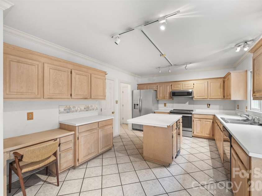 7411 Leharne Drive, Charlotte, NC 28270.  MLS# CAR4383286, YatesRealty ID 32058. 