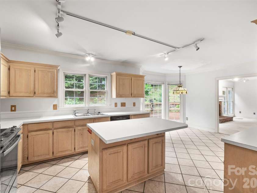 7411 Leharne Drive, Charlotte, NC 28270.  MLS# CAR4383286, YatesRealty ID 32058. 