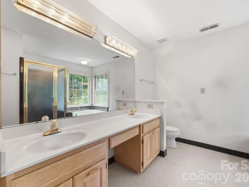 7411 Leharne Drive, Charlotte, NC 28270.  MLS# CAR4383286, YatesRealty ID 32058. 