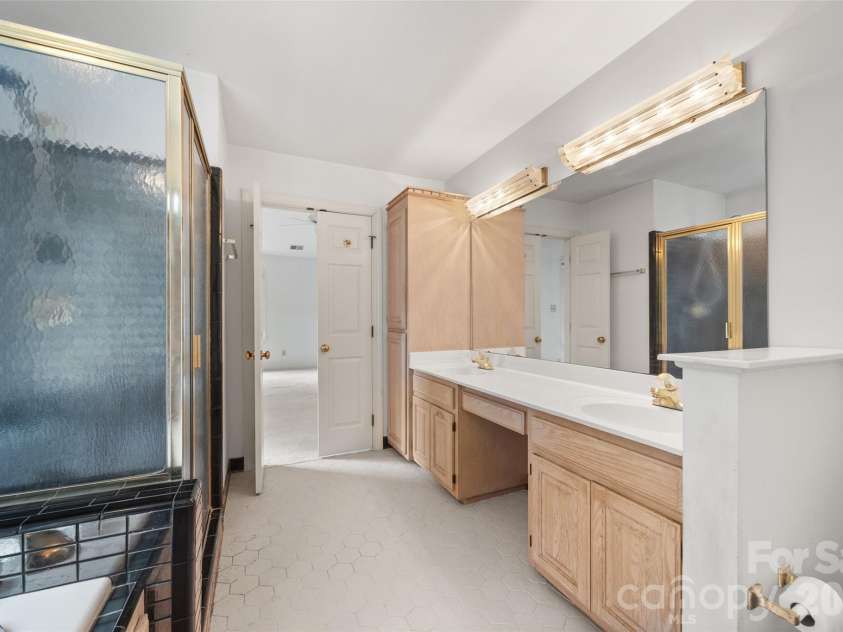 7411 Leharne Drive, Charlotte, NC 28270.  MLS# CAR4383286, YatesRealty ID 32058. 