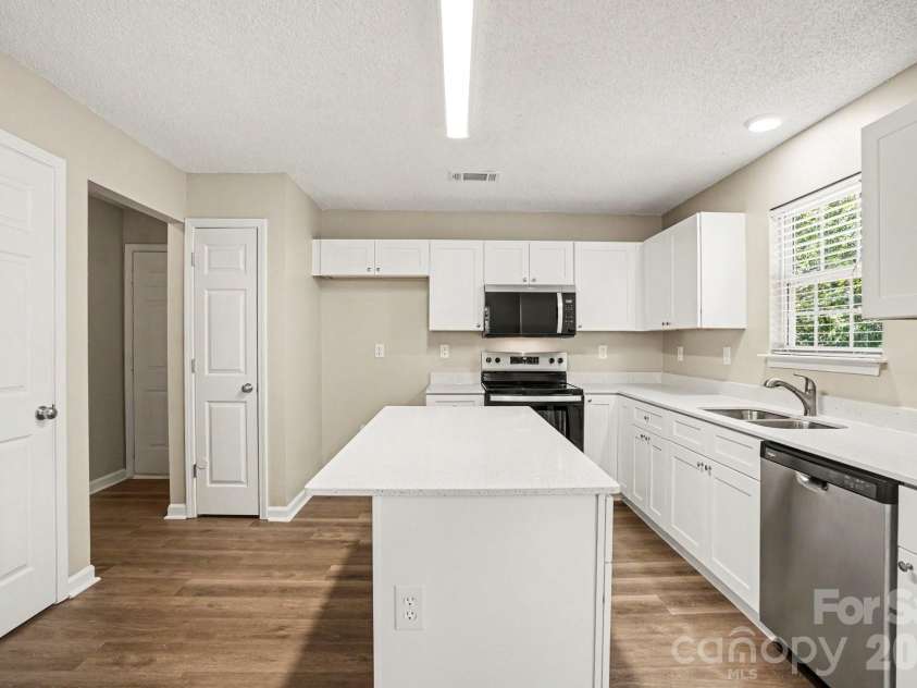 12505 Britton Wood Place, Charlotte, NC 28278.  MLS# CAR4385045, YatesRealty ID 32059. 