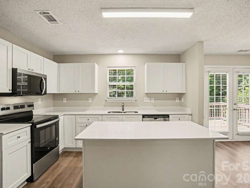12505 Britton Wood Place, Charlotte, NC 28278.  MLS# CAR4385045, YatesRealty ID 32059. 