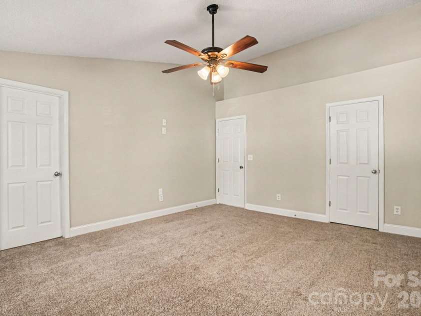 12505 Britton Wood Place, Charlotte, NC 28278.  MLS# CAR4385045, YatesRealty ID 32059. 