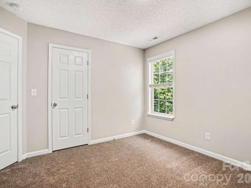 12505 Britton Wood Place, Charlotte, NC 28278.  MLS# CAR4385045, YatesRealty ID 32059. 