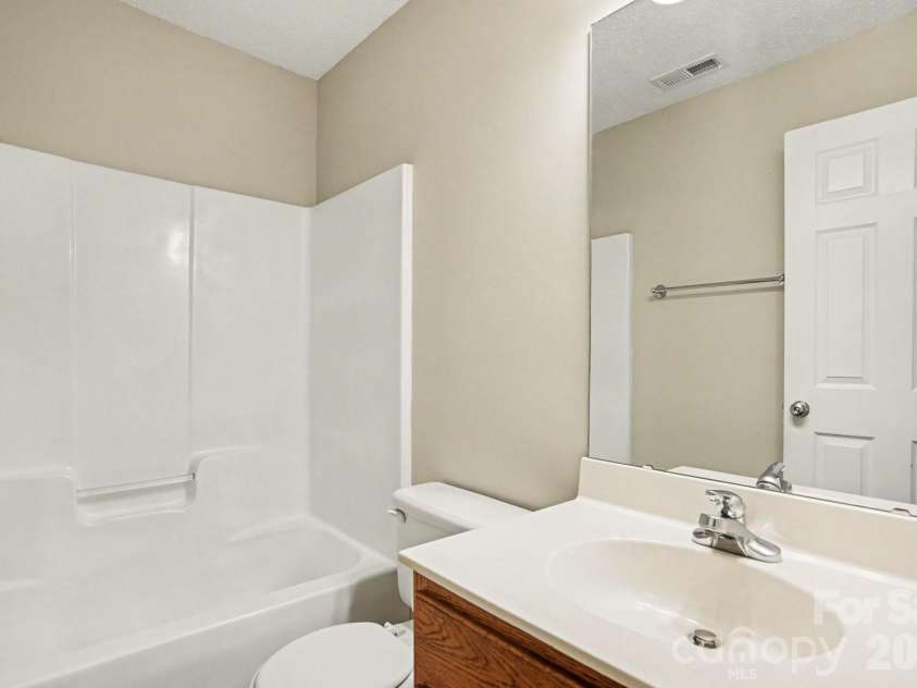 12505 Britton Wood Place, Charlotte, NC 28278.  MLS# CAR4385045, YatesRealty ID 32059. 