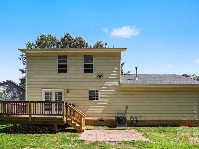 12505 Britton Wood Place, Charlotte, NC 28278.  MLS# CAR4385045, YatesRealty ID 32059. 