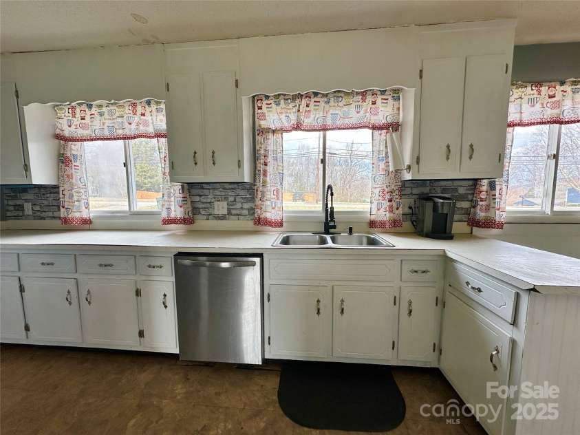 178 Cedar Valley Road, Hudson, NC 28638.  MLS# CAR4266990, YatesRealty ID 3206. 