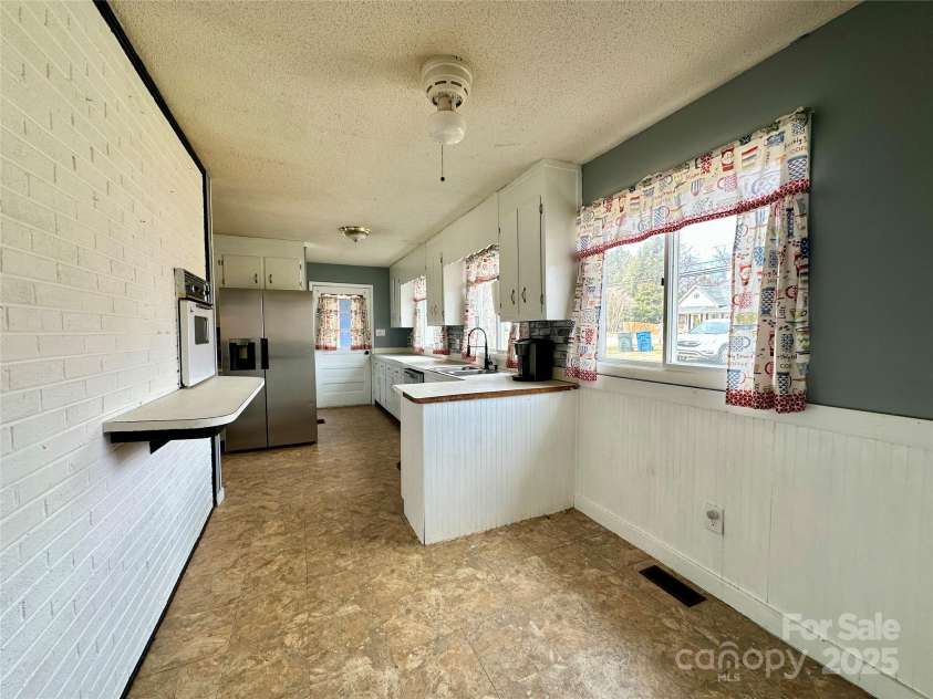 178 Cedar Valley Road, Hudson, NC 28638.  MLS# CAR4266990, YatesRealty ID 3206. 