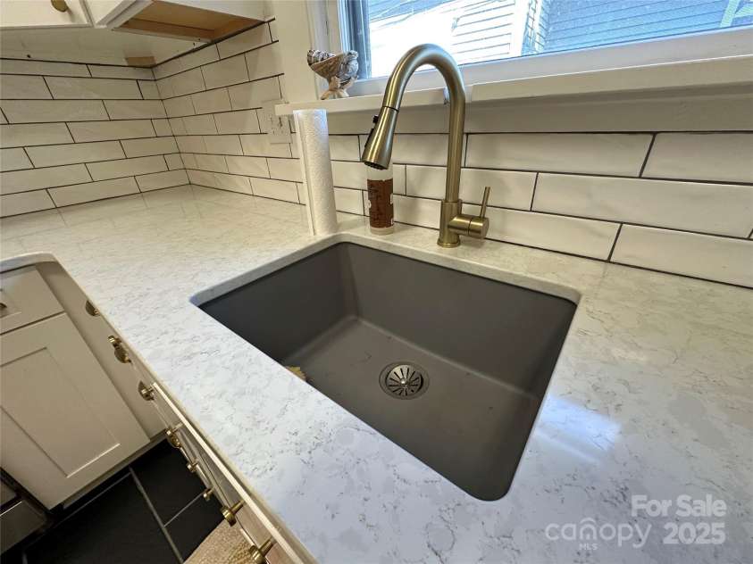 115 Steele Street, Salisbury, NC 28144.  MLS# CAR4277536, YatesRealty ID 32060. 