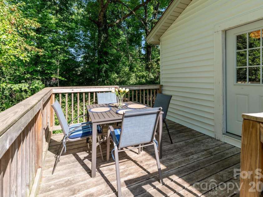 3828 Oakwood Road, Charlotte, NC 28269.  MLS# CAR4375372, YatesRealty ID 32060. 