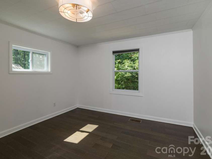 3828 Oakwood Road, Charlotte, NC 28269.  MLS# CAR4375372, YatesRealty ID 32060. 