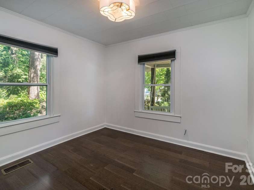 3828 Oakwood Road, Charlotte, NC 28269.  MLS# CAR4375372, YatesRealty ID 32060. 