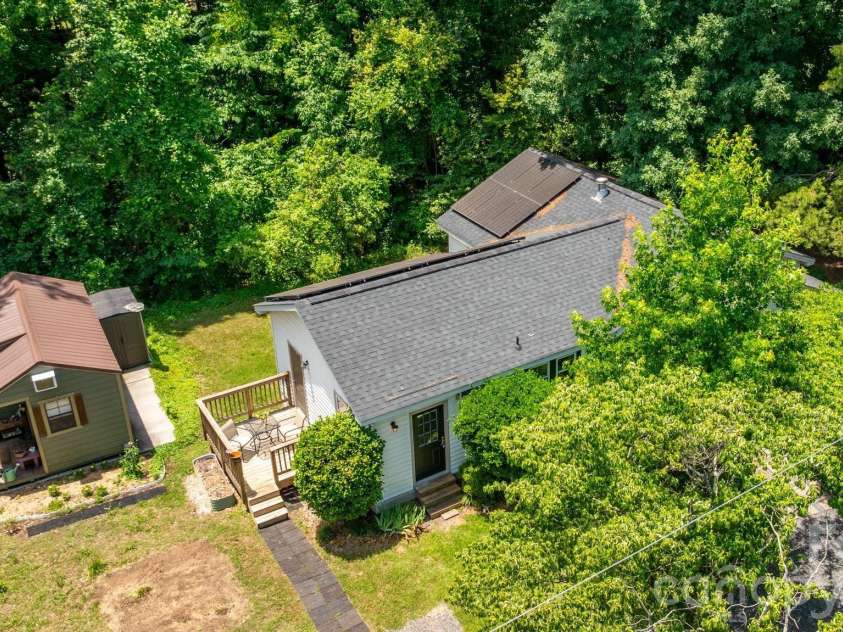 3828 Oakwood Road, Charlotte, NC 28269.  MLS# CAR4375372, YatesRealty ID 32060. 