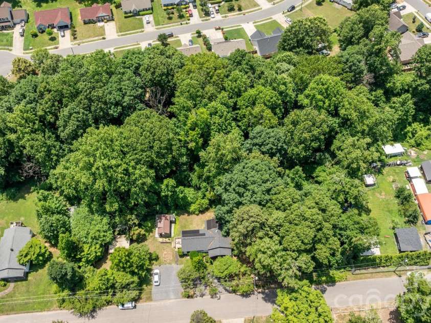 3828 Oakwood Road, Charlotte, NC 28269.  MLS# CAR4375372, YatesRealty ID 32060. 